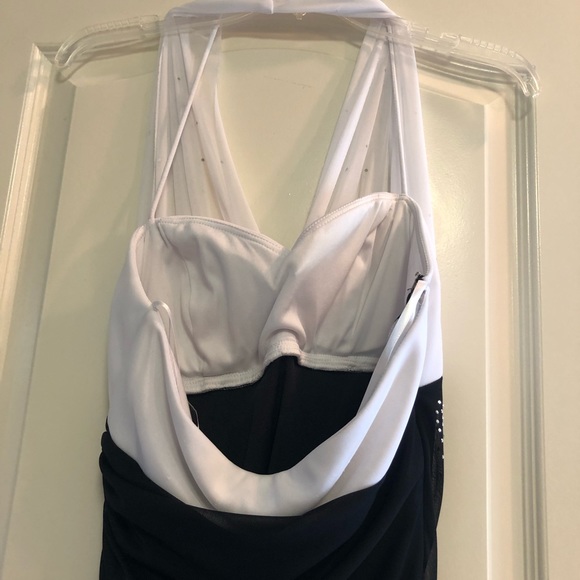 Gorgeous dress - Picture 4 of 5